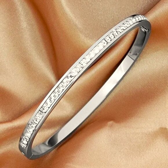 18K WHITE GOLD-PLATED STAINLESS STEEL SLIM CUFF HALF COVERED WITH CZS - Picture 1 of 1
